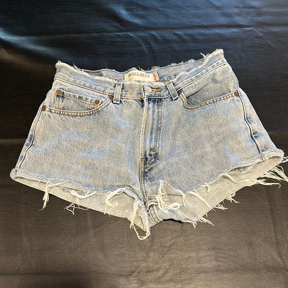 LEVIS JEAN SHORTS